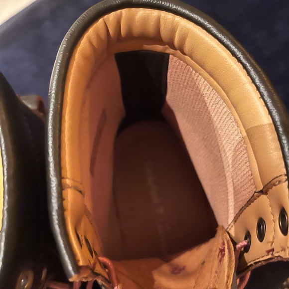 Like New Timberland Hiking Boots made of beautiful fine leather. Size 8. - Picture 4 of 6